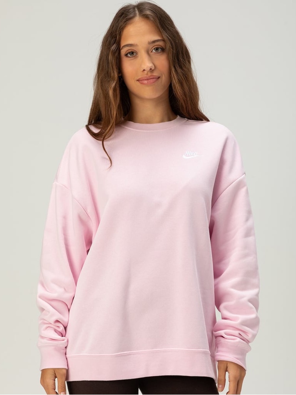 NIKE Sportswear Club Fleece Loose Crewneck Sweatshirt Medium
